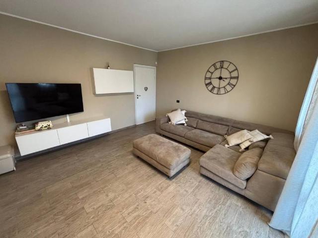 Appartamento in vendita a Caponago, Monza e della Brianza