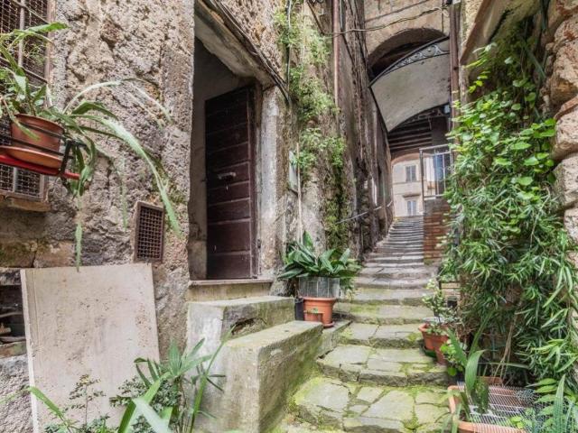 Appartamento in vendita a Capranica, Lazio