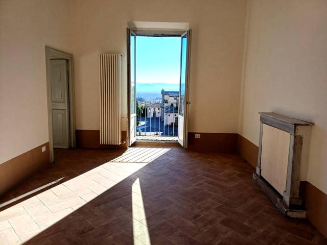 Appartamento in vendita a Caprarola, Viterbo