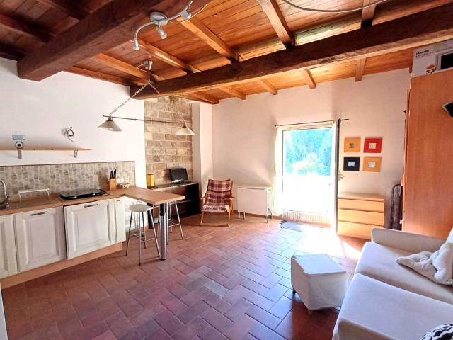 Appartamento in vendita a Caprarola, Viterbo