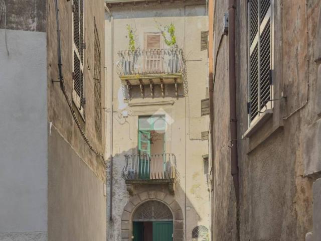 Appartamento in vendita a Caprarola, Viterbo