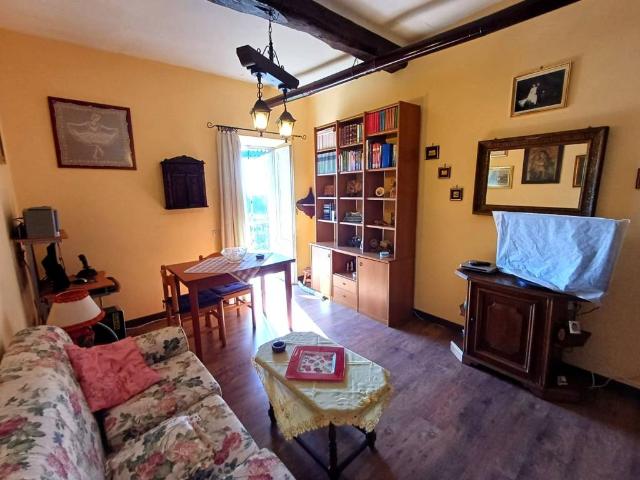 Appartamento in vendita a Caprarola, Lazio
