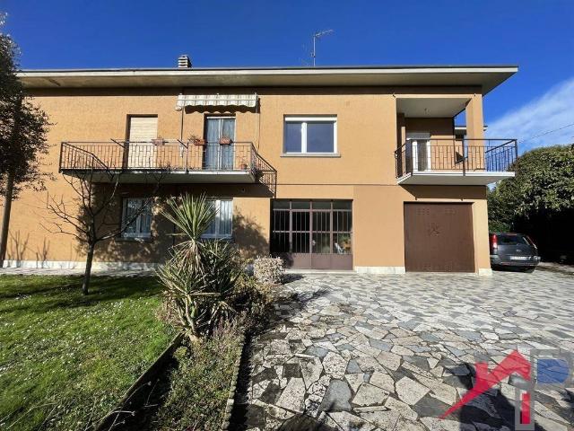 Appartamento in vendita a Caprino Bergamasco, Lombardia