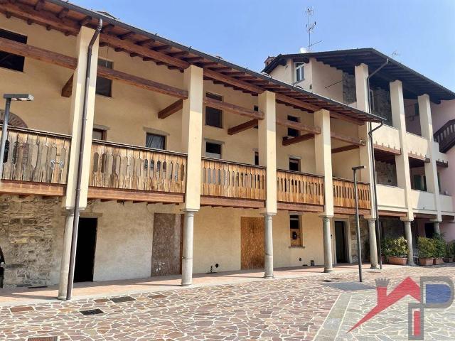 Appartamento in vendita a Caprino Bergamasco, Lombardia