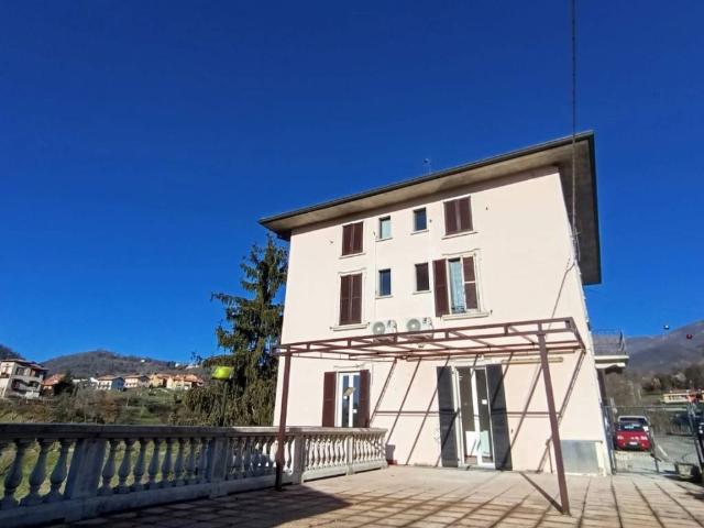 Appartamento in vendita a Caprino Bergamasco, Lombardia
