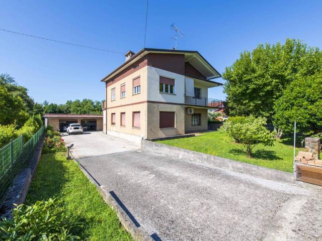 Appartamento in vendita a Capriva Del Friuli, Friuli-Venezia Giulia