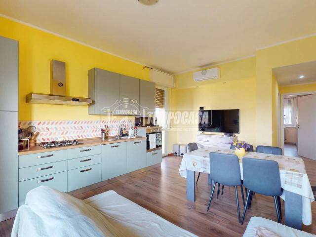 Appartamento in vendita a Carate Brianza, Lombardia