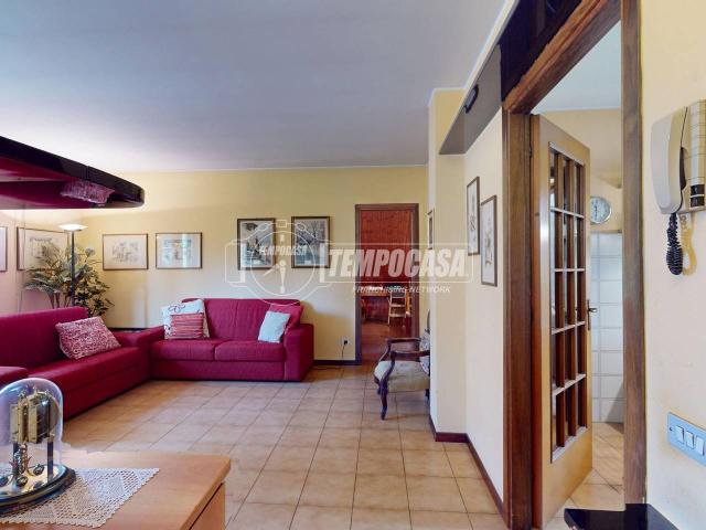 Appartamento in vendita a Carate Brianza, Lombardia