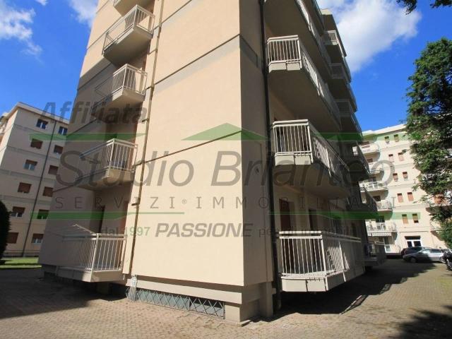 Appartamento in vendita a Carate Brianza, Lombardia