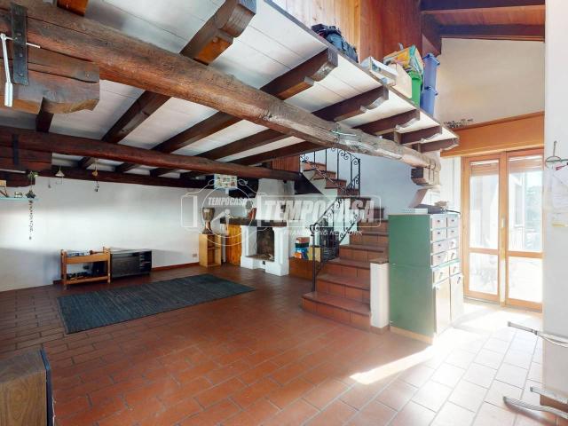Appartamento in vendita a Carate Brianza, Lombardia