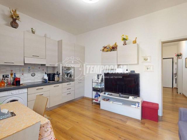 Appartamento in vendita a Carate Brianza, Lombardia