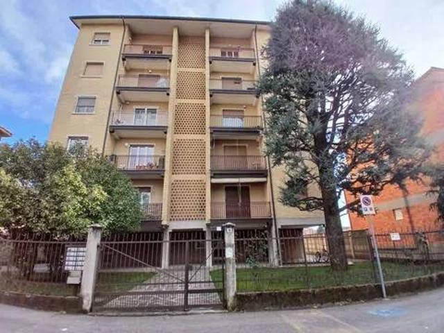 Appartamento in vendita a Carate Brianza, Lombardia