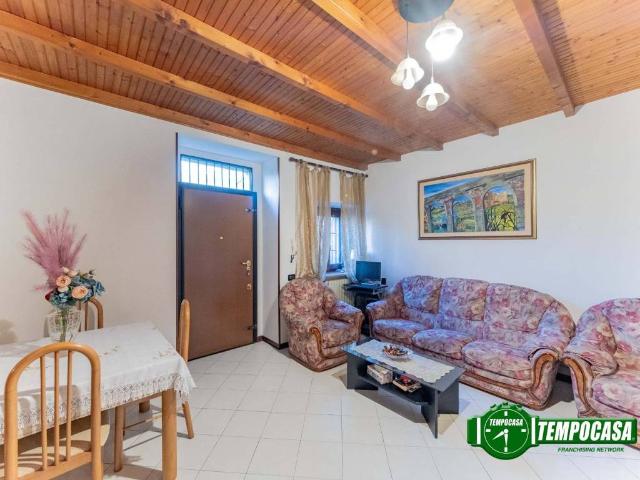 Appartamento in vendita a Carate Brianza, Lombardia