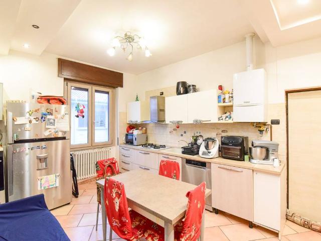 Appartamento in vendita a Carate Brianza, Lombardia