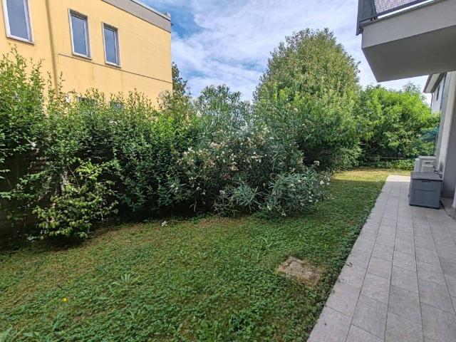 Appartamento in vendita a Carate Brianza, Lombardia