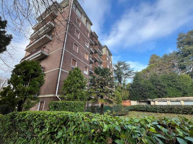 Appartamento in vendita a Carate Brianza, Lombardia
