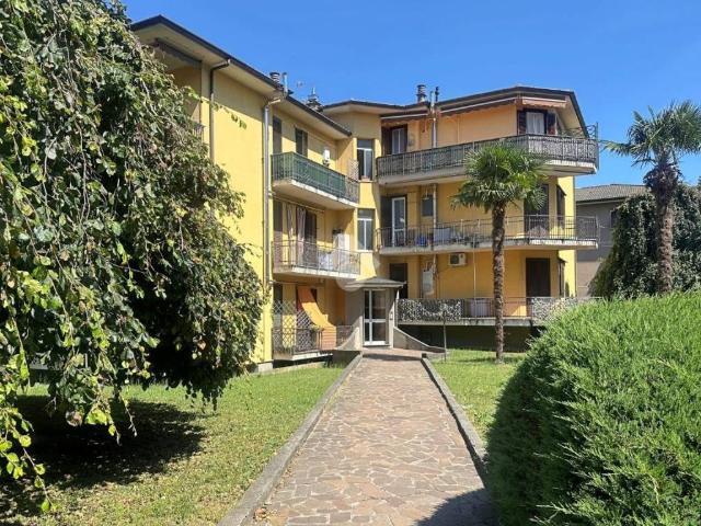 Appartamento in vendita a Carate Brianza, Lombardia