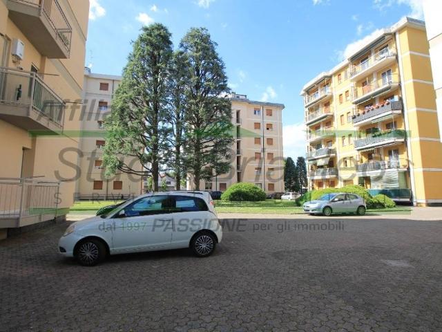 Appartamento in vendita a Carate Brianza, Lombardia