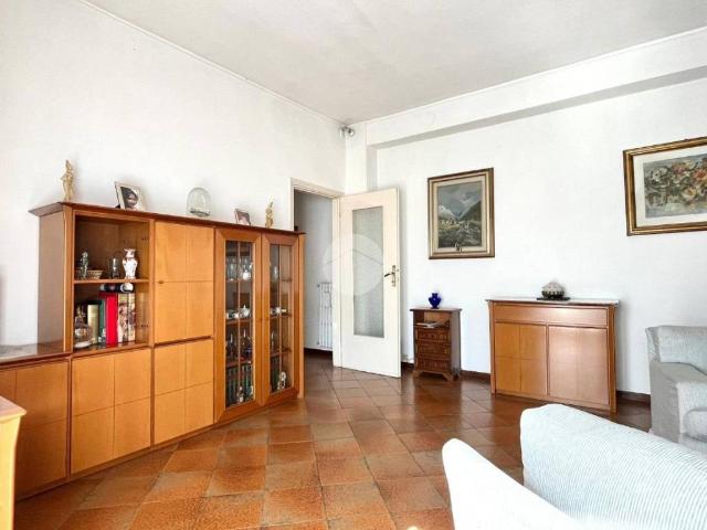Appartamento in vendita a Carate Brianza, Lombardia