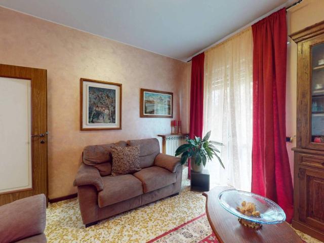 Appartamento in vendita a Carate Brianza, Lombardia