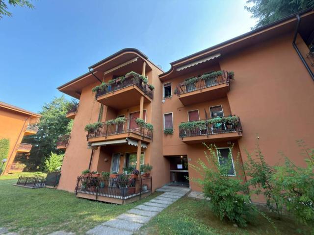 Appartamento in vendita a Carate Brianza, Lombardia