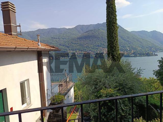 Appartamento in vendita a Carate Urio, Lombardia