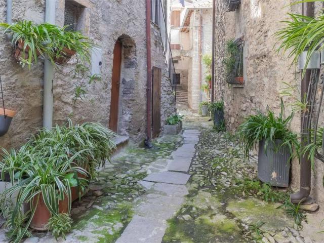 Appartamento in vendita a Carate, Carate Urio