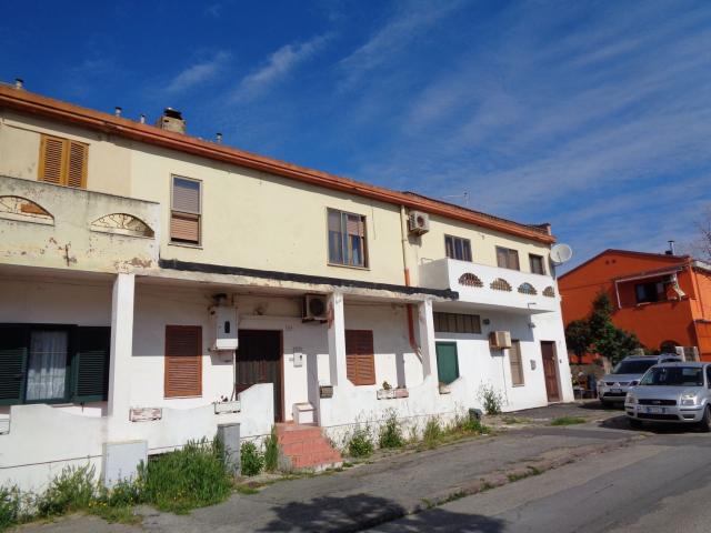 Appartamento in vendita a Is Meis, Carbonia