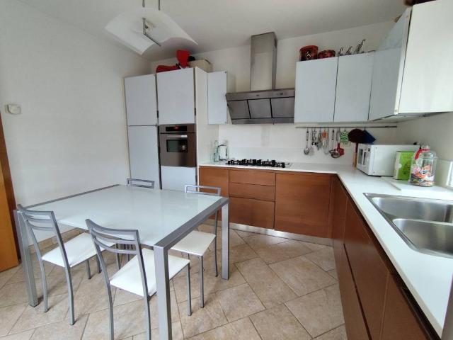 Appartamento in vendita a Carenno, Lombardia