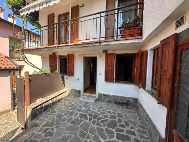 Appartamento in vendita a Carenno, Lombardia