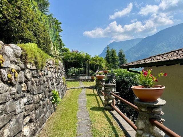 Appartamento in vendita a Carlazzo, Lombardia