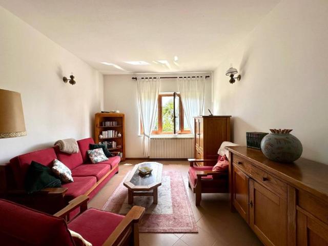Appartamento in vendita a Carlazzo, Lombardia