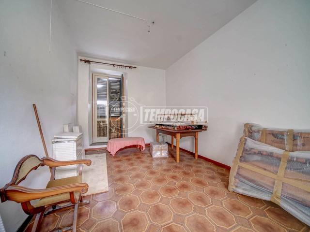Appartamento in vendita a Carnago, Lombardia