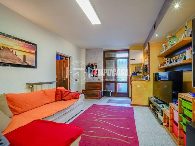 Appartamento in vendita a Carnago, Lombardia