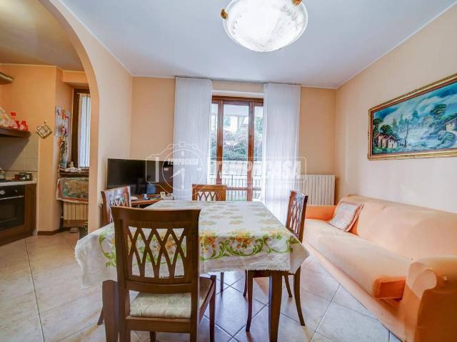 Appartamento in vendita a Carnago, Lombardia