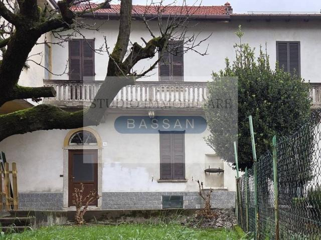 Appartamento in vendita a Carnago, Lombardia
