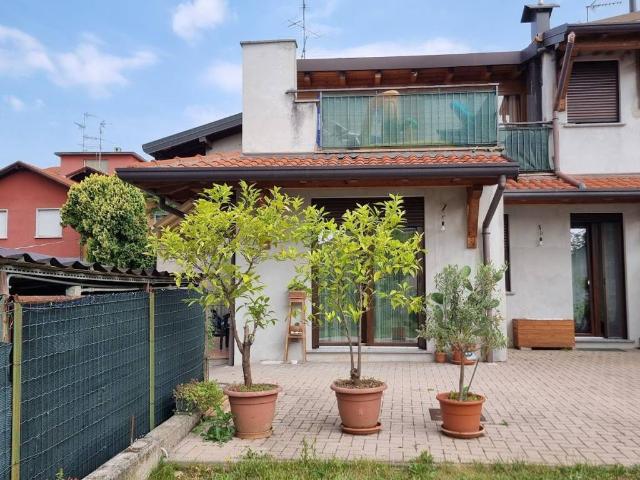 Appartamento in vendita a Carnago, Lombardia