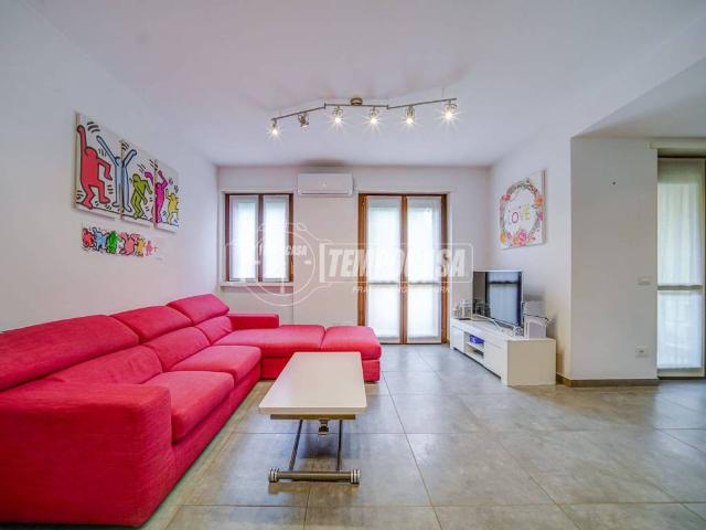 Appartamento in vendita a Carnago, Lombardia