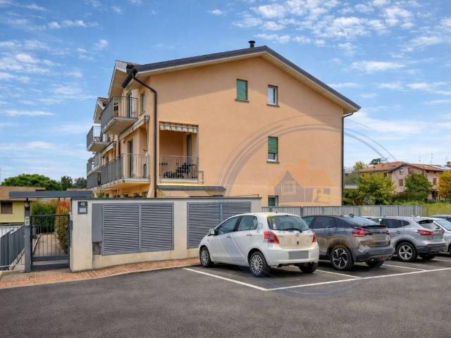 Appartamento in vendita a Carnago, Lombardia