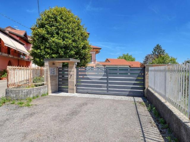 Appartamento in vendita a Carnago, Lombardia