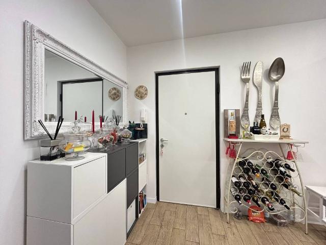 Appartamento in vendita a Carnate, Lombardia