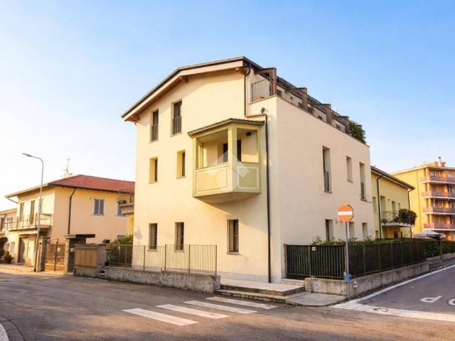 Appartamento in vendita a Carnate, Lombardia