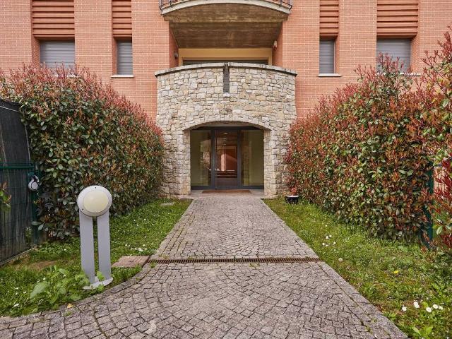 Appartamento in vendita a Carnate, Lombardia