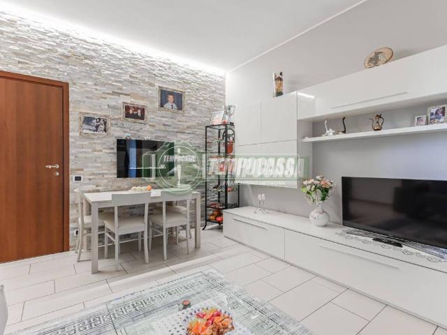 Appartamento in vendita a Carnate, Lombardia