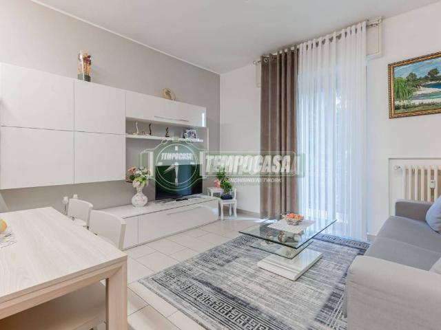 Appartamento in vendita a Carnate, Lombardia