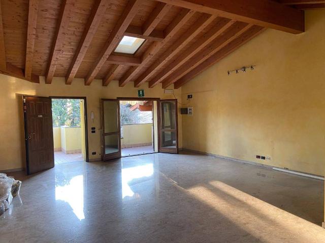 Appartamento in vendita a Carobbio Degli Angeli, Lombardia