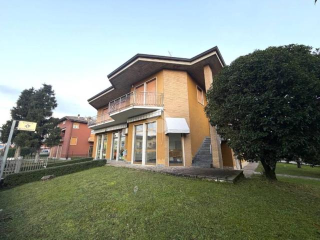 Appartamento in vendita a Carobbio Degli Angeli, Lombardia