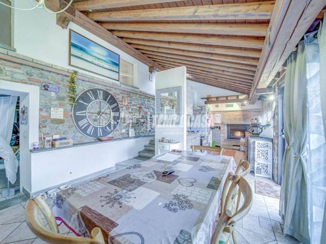Appartamento in vendita a Caronno Varesino, Lombardia