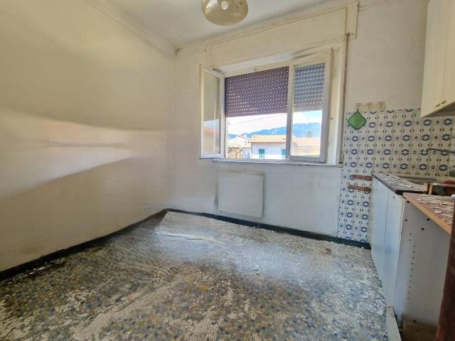 Appartamento in vendita a Carrara, Toscana
