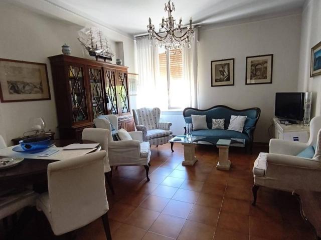 Appartamento in vendita a Carrara, Toscana
